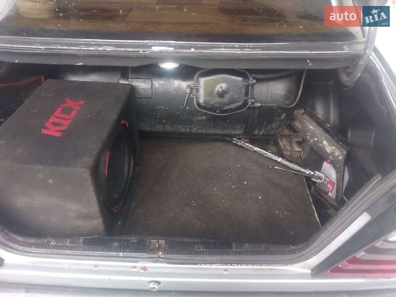 Седан Mercedes-Benz E-Class 1987 в Городке фото 9 Седан Mercedes-Benz E-Class 1987 в Городке