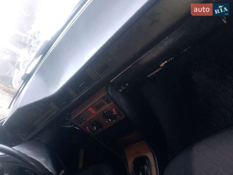 Седан Mercedes-Benz E-Class 1987 в Городке фото 20 Седан Mercedes-Benz E-Class 1987 в Городке