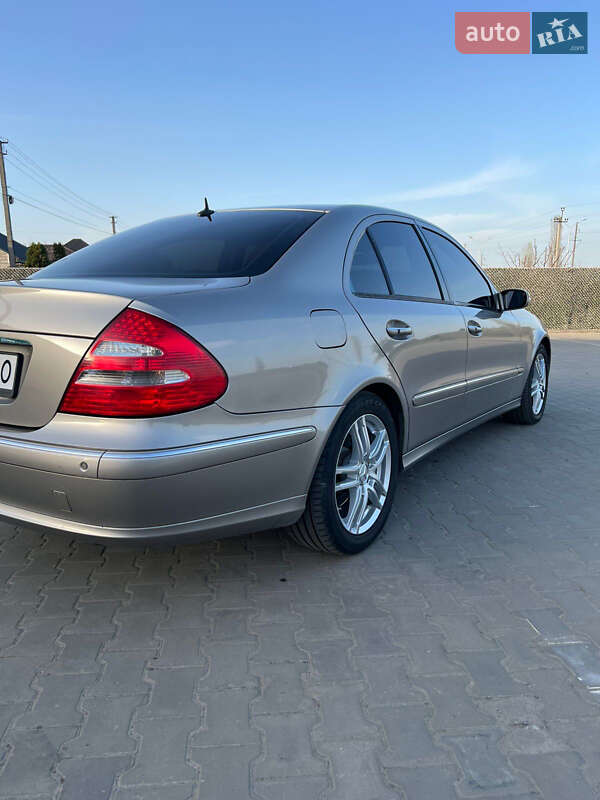 Седан Mercedes-Benz E-Class 2005 в Киеве