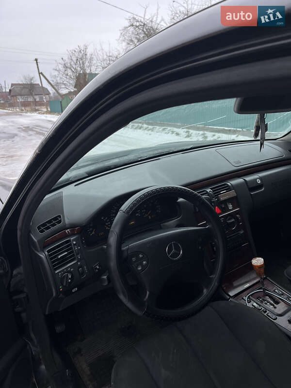 Седан Mercedes-Benz E-Class 2001 в Івано-Франківську