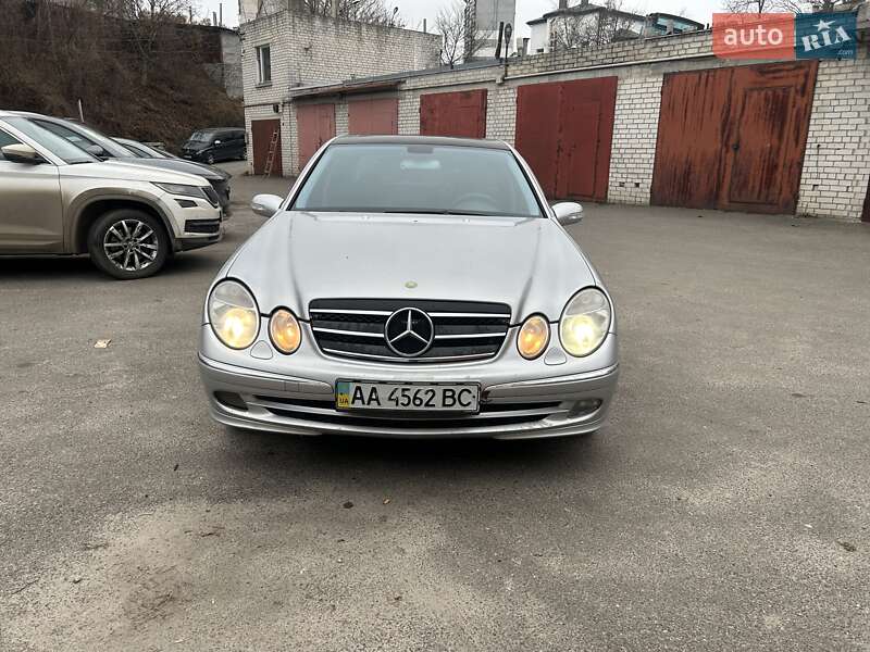 Седан Mercedes-Benz E-Class 2004 в Киеве