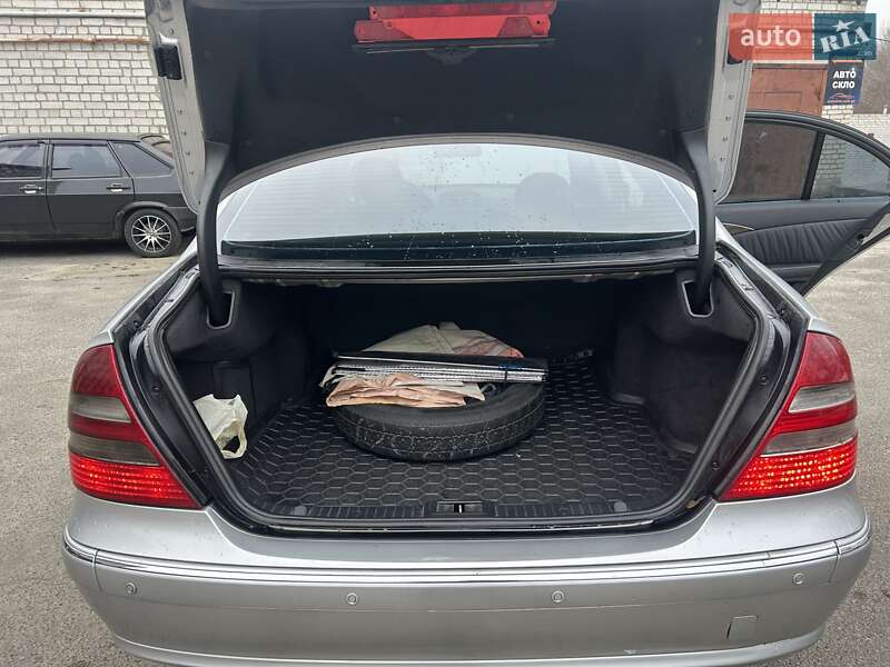 Седан Mercedes-Benz E-Class 2004 в Киеве
