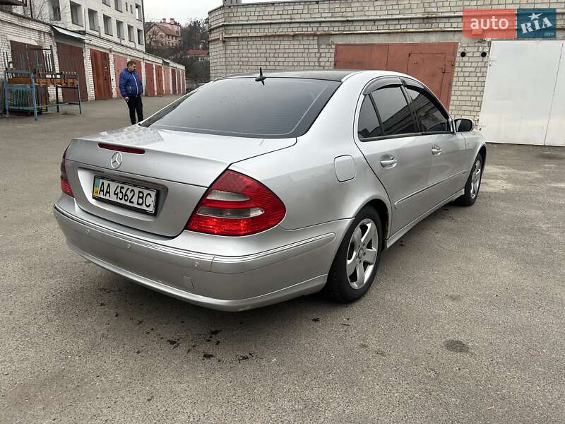 Седан Mercedes-Benz E-Class 2004 в Киеве