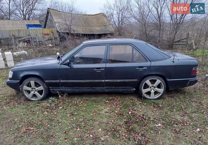 Mercedes-Benz E-Class 1989 Mercedes-Benz E-Class 1989