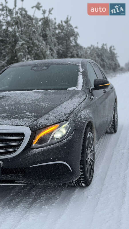 Седан Mercedes-Benz E-Class 2017 в Киеве