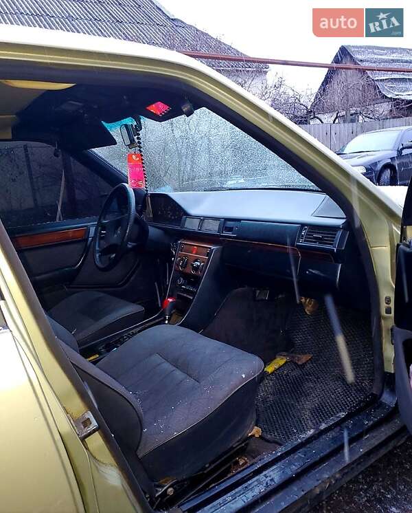 Mercedes-Benz E-Class 1986