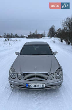 Седан Mercedes-Benz E-Class 2004 в Владимирце