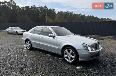 Седан Mercedes-Benz E-Class 2002 в Вараше