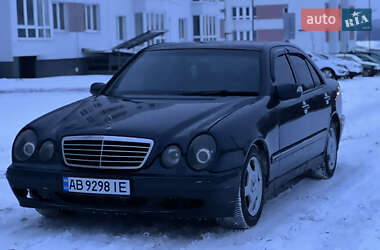 Седан Mercedes-Benz E-Class 2001 в Виннице