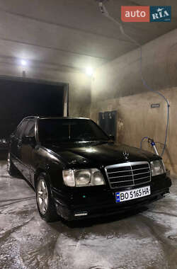 Седан Mercedes-Benz E-Class 1995 в Вишневце