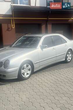 Седан Mercedes-Benz E-Class 2000 в Ивано-Франковске