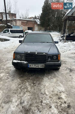 Седан Mercedes-Benz E-Class 1992 в Галичі