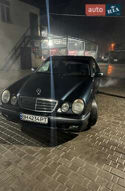 Седан Mercedes-Benz E-Class 2001 в Первомайске