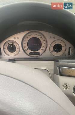 Седан Mercedes-Benz E-Class 2002 в Львове