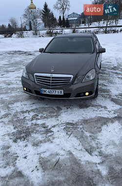 Седан Mercedes-Benz E-Class 2010 в Ровно