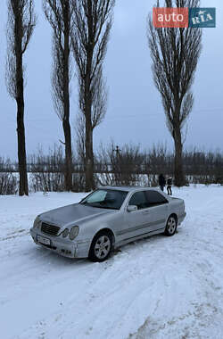 Седан Mercedes-Benz E-Class 2000 в Виннице