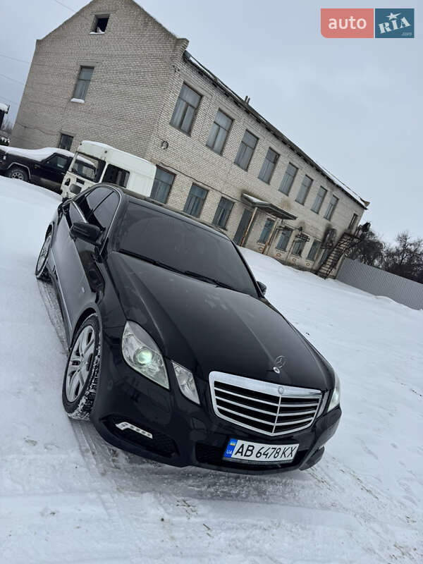 Седан Mercedes-Benz E-Class 2010 в Гайсине