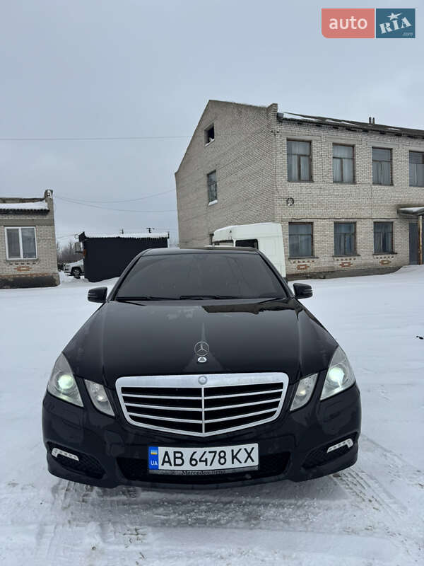 Седан Mercedes-Benz E-Class 2010 в Гайсине