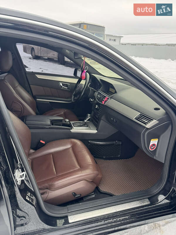 Седан Mercedes-Benz E-Class 2010 в Гайсине