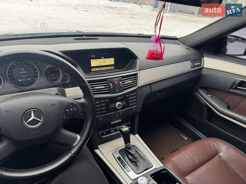 Седан Mercedes-Benz E-Class 2010 в Гайсине