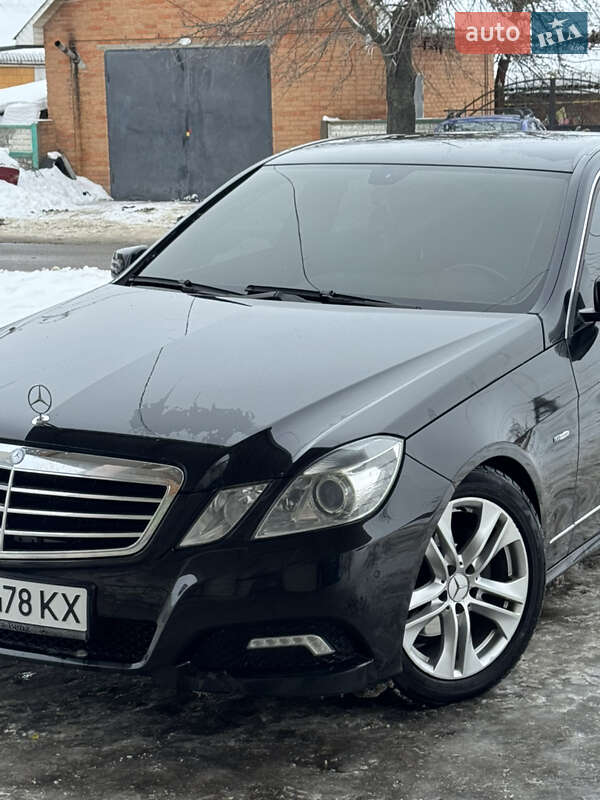 Седан Mercedes-Benz E-Class 2010 в Гайсине