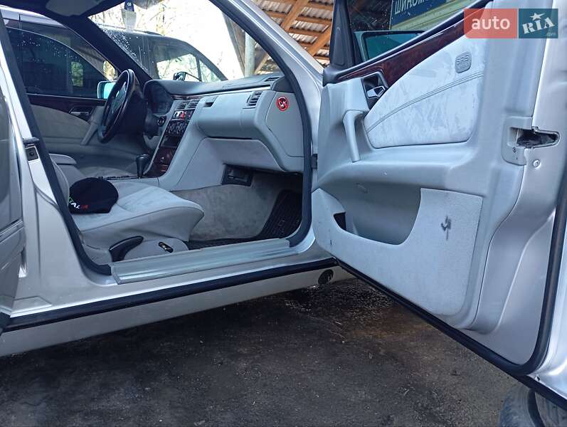 Седан Mercedes-Benz E-Class 1997 в Кицмани