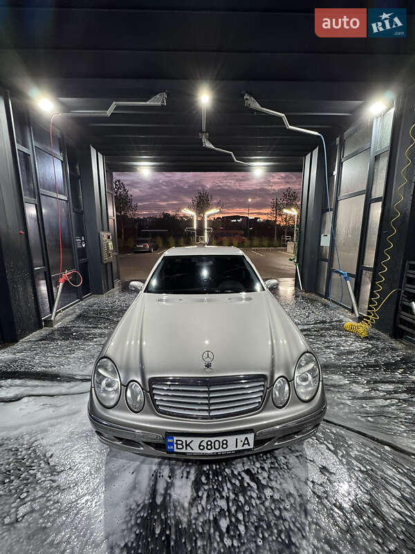 Mercedes-Benz E-Class 2005