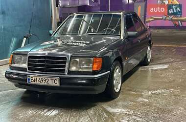 Седан Mercedes-Benz E-Class 1990 в Одессе