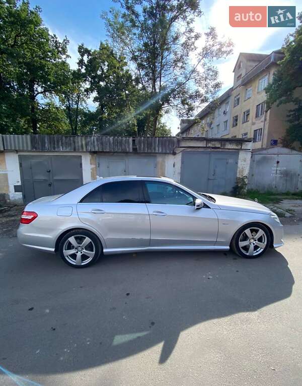 Mercedes-Benz E-Class 2011