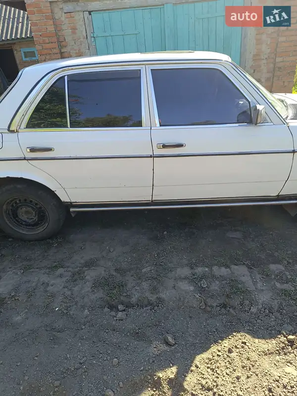 Mercedes-Benz E-Class 1983
