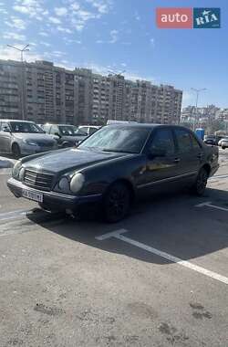 Седан Mercedes-Benz E-Class 1996 в Киеве