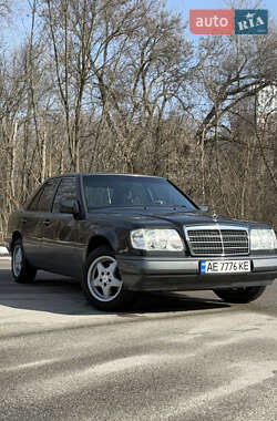 Седан Mercedes-Benz E-Class 1995 в Днепре