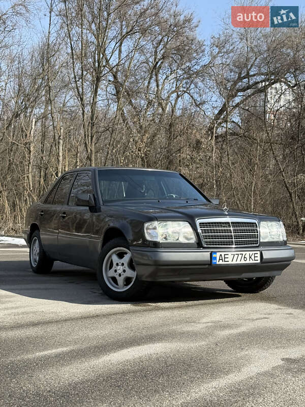 Mercedes-Benz E-Class 1995