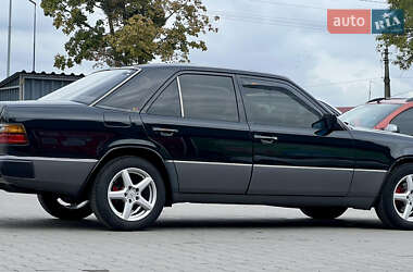 Седан Mercedes-Benz E-Class 1990 в Львове