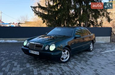 Седан Mercedes-Benz E-Class 1997 в Кременце