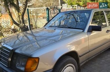 Седан Mercedes-Benz E-Class 1990 в Львові