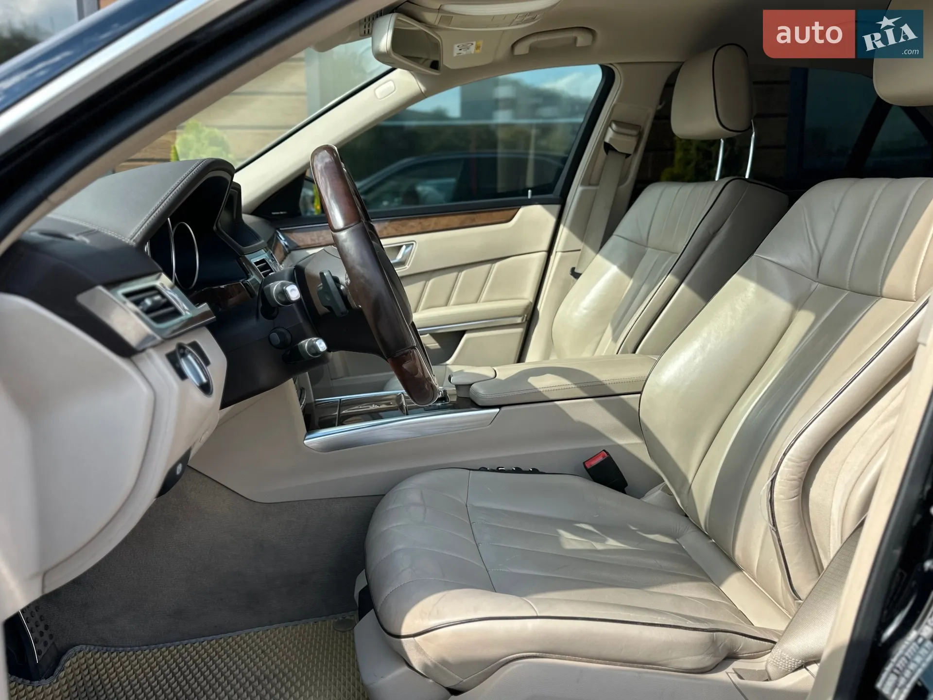 2013 Mercedes-Benz E-klasse - мініатюра 28