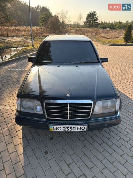 Седан Mercedes-Benz E-Class 1988 в Яворове