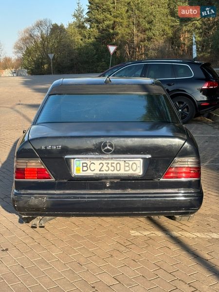 Седан Mercedes-Benz E-Class 1988 в Яворове