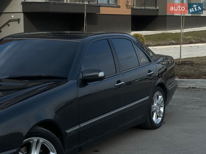Седан Mercedes-Benz E-Class 2000 в Тернополе