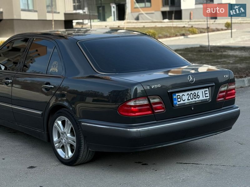 Седан Mercedes-Benz E-Class 2000 в Тернополе