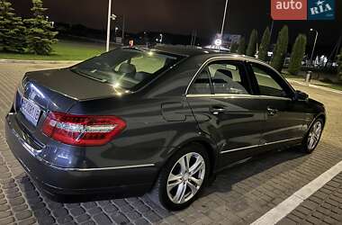 Седан Mercedes-Benz E-Class 2010 в Львове