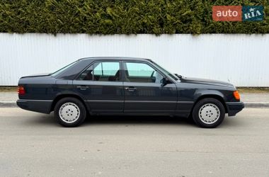Седан Mercedes-Benz E-Class 1989 в Киеве