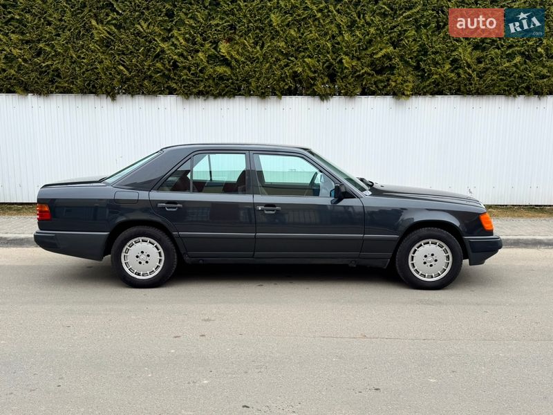 Mercedes-Benz E-Class 1989