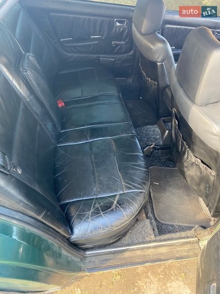 Седан Mercedes-Benz E-Class 1983 в Мостиске