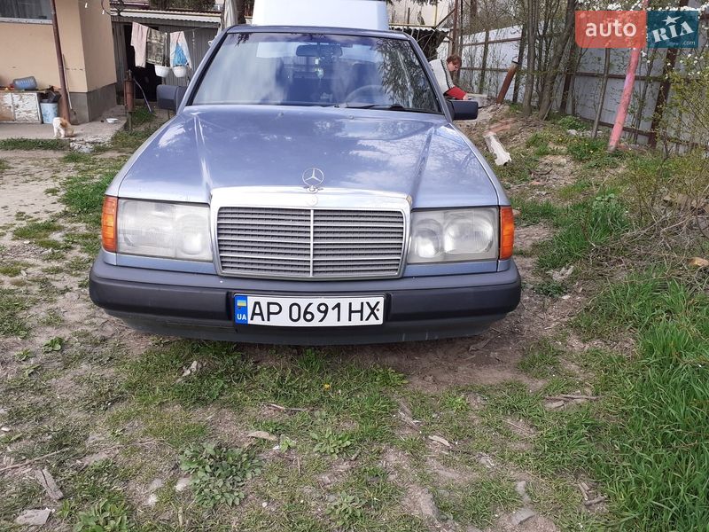 Mercedes-Benz E-Class 1988