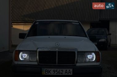 Седан Mercedes-Benz E-Class 1988 в Калуше