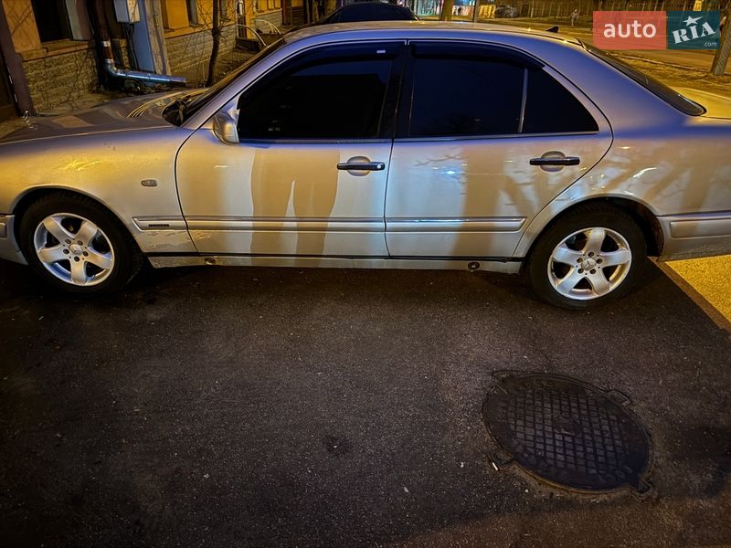 Седан Mercedes-Benz E-Class 1997 в Харькове