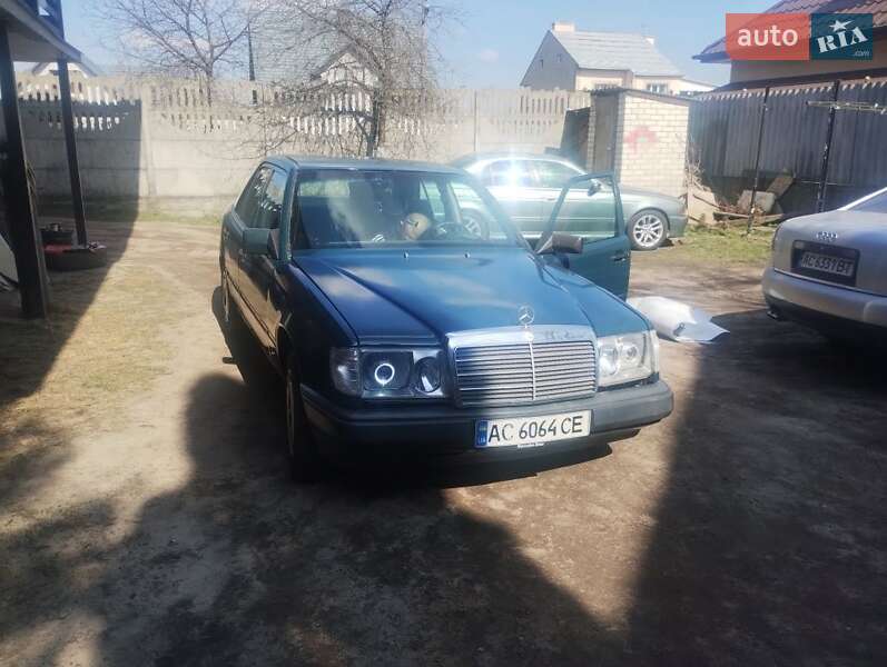 Mercedes-Benz E-Class 1986