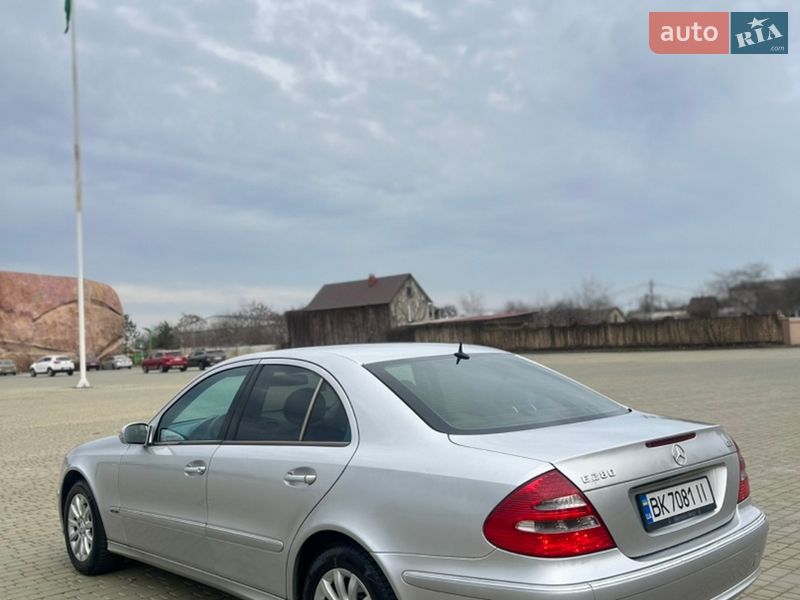 Седан Mercedes-Benz E-Class 2004 в Одессе